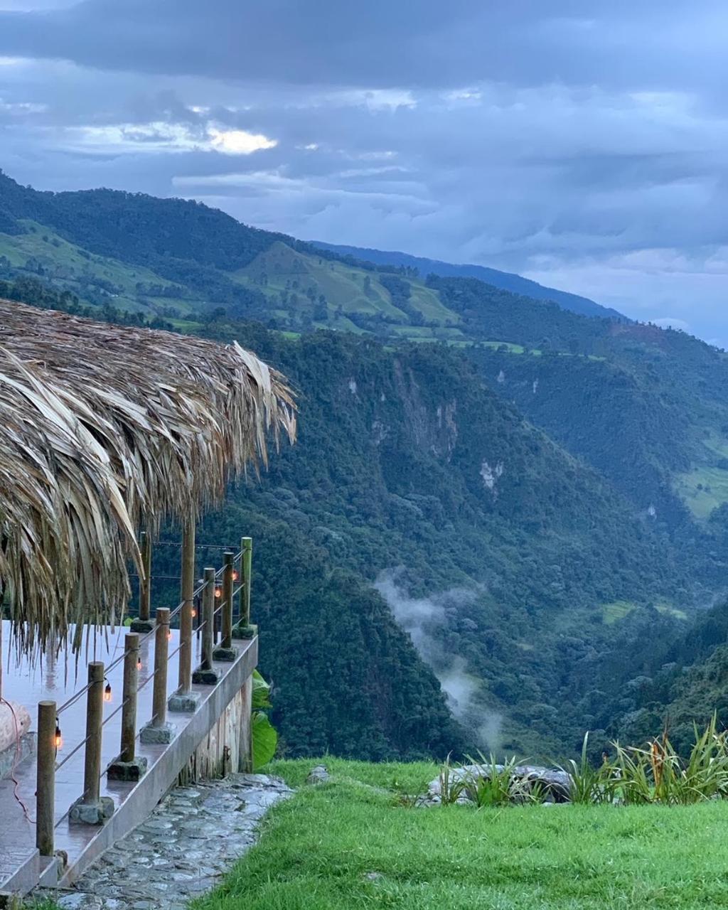 Hostal La Laguna Villamaría 外观 照片