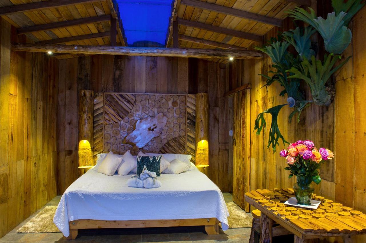 Hostal La Laguna Villamaría 外观 照片